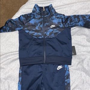 Nike Sweatsuit (New with tags)